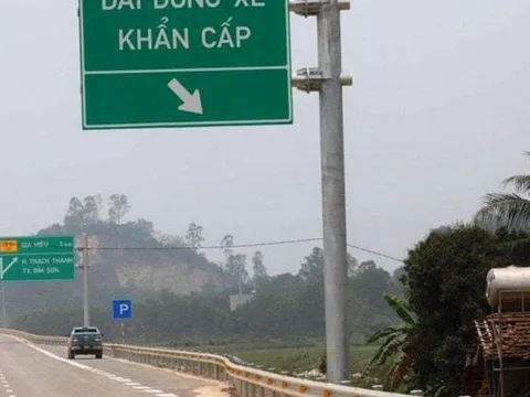 Cục CSGT nêu rõ 3 việc bắt buộc phải làm khi dừng xe khẩn cấp trên cao tốc