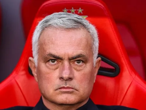 Mourinho phẫn nộ khi bị gọi là 'kẻ phản bội' 50 lần