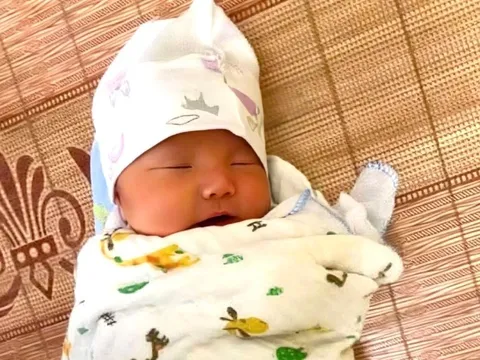 Bé gái 3 ngày tuổi bị bỏ rơi ven đường trong đêm ở Bắc Ninh