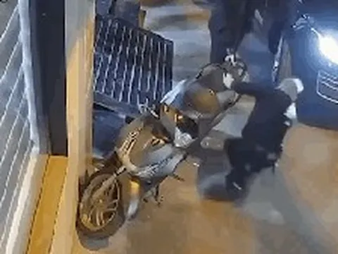 Xác minh clip tài xế Range Rover chọc thủng lốp xe máy SH đỗ chắn đường