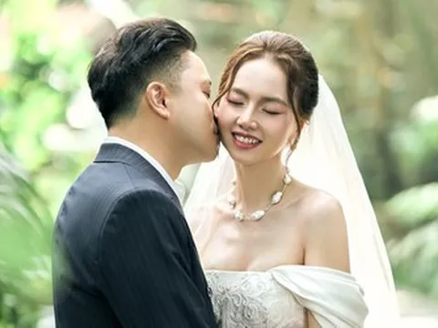 Chuyện tình 10 năm ngọt ngào của cặp đôi Hoa khôi Tây Đô với đạo diễn trăm tỷ