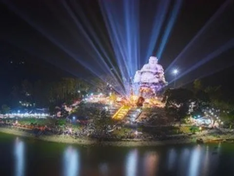 Lý do “Đà Lạt miền Tây” thu hút 25.000 khách du lịch tham gia lễ hội hoa đăng