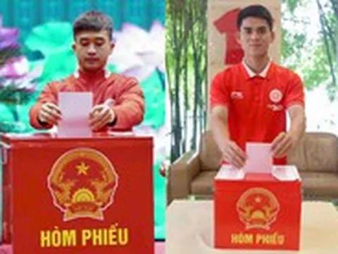 Công Phương lần đầu tiên đi bầu cử