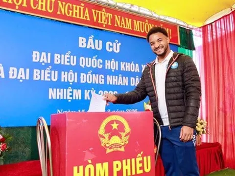 Xuân Son: 'Tự hào lần đầu tiên đi bầu cử với tư cách công dân Việt Nam'