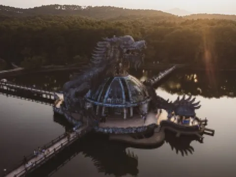 Công viên nước bỏ hoang ở Việt Nam chưa hết 'hot' trên báo ngoại