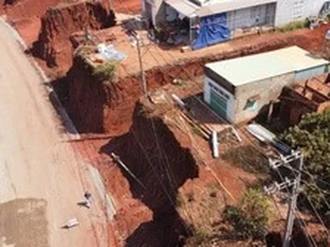 Toàn cảnh vụ nhà dân cheo leo bên mép vực gây bức xúc ở Đồng Nai