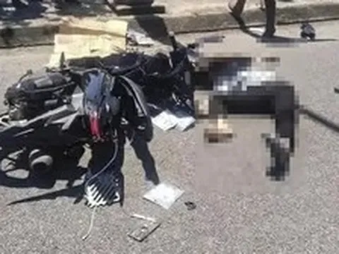 Tông trụ đèn, 2 thanh niên tử vong