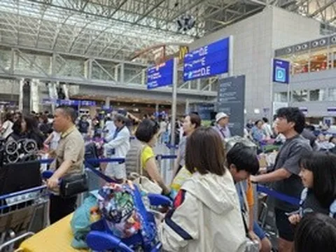 Nữ du khách Việt “toát mồ hôi” tìm vé về nước giữa lúc chiến sự Trung Đông căng thẳng