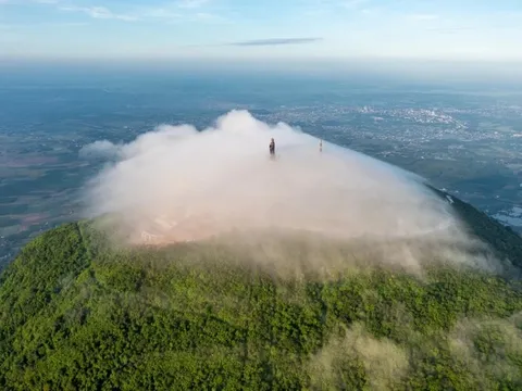 Du khách lại tự ý đổi lộ trình, lạc đường trong đêm trên núi Bà Đen