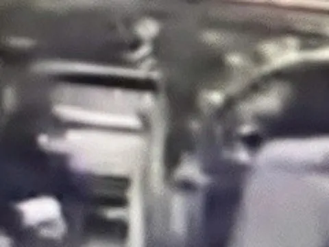 Xử phạt tài xế mở cửa ô tô bất cẩn gây tai nạn giao thông