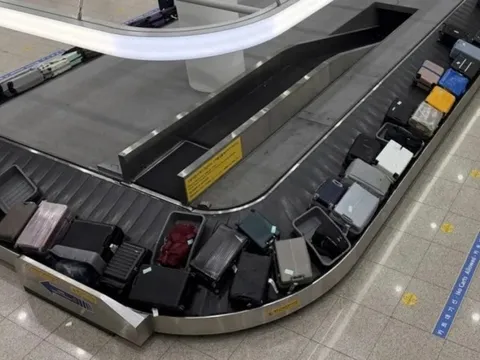 Cảnh tượng khó tin tại sân bay Hàn Quốc