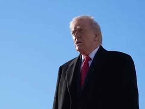 Tỉ phú UAE gửi thư ông Donald Trump về chiến sự Trung Đông