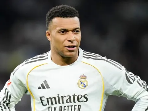 Không thể tin nổi: Nhân viên y tế "chụp nhầm chân" khiến Kylian Mbappe chấn thương vẫn phải ra sân thi đấu