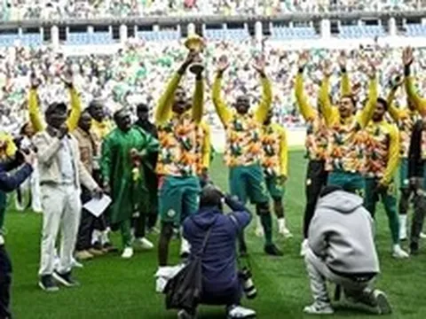 Senegal mừng cúp vô địch Cúp bóng đá châu Phi tại Paris