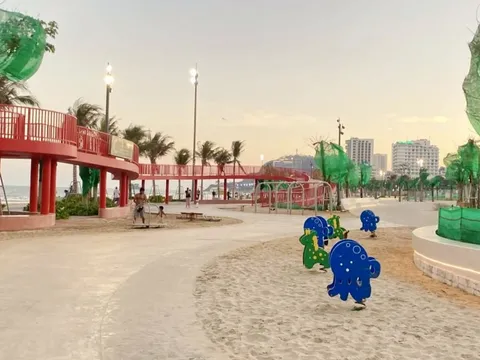 Dọn sạch trăm tấn cát bay 'xâm chiếm' công viên nghìn tỷ ở Vũng Tàu