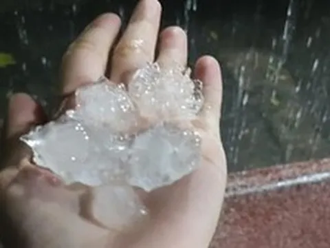 Dự báo mới nhất về dông lốc kèm mưa đá ở miền Bắc trong những ngày tới