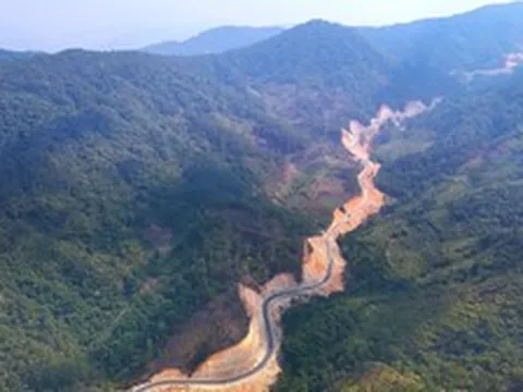 Ngắm đường 'như dòng sông xuyên rừng núi' nối Lâm Đồng và Đắk Lắk