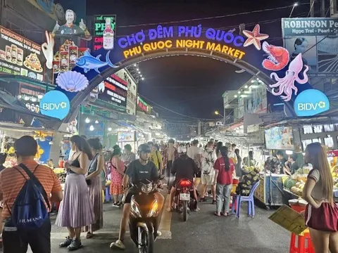 'Không có chuyện dẹp bỏ chợ đêm Phú Quốc'