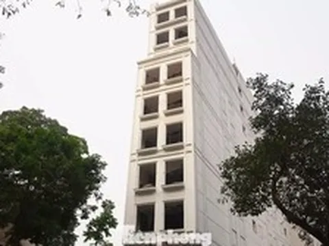 Tháo dỡ công trình khách sạn 9 tầng sát hồ Hoàn Kiếm