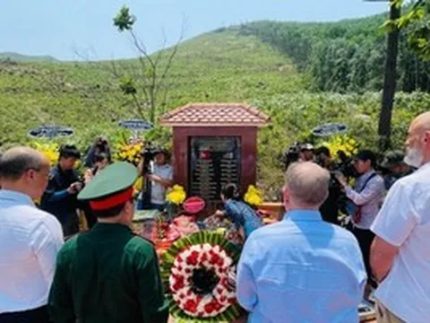 Tưởng niệm 25 năm tai nạn trực thăng làm 16 người tử nạn khi tìm kiếm người Mỹ mất tích