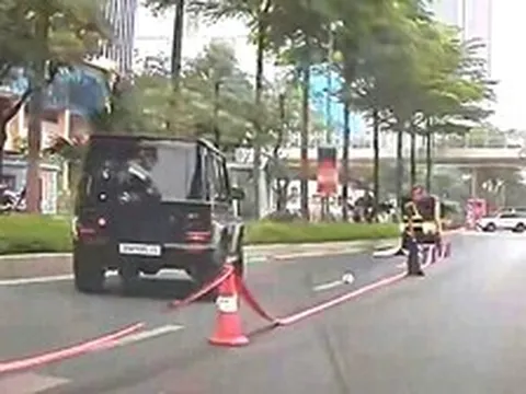 Ô tô Mercedes G63 tông cụ ông đi bộ sang đường tử vong ở Hà Nội