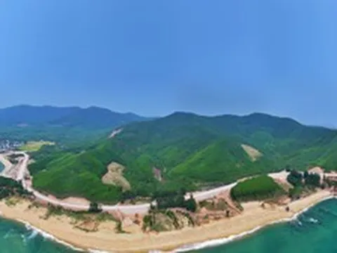 Ngắm cung đường như dải lụa uốn mình từ núi xuống biển tại Gia Lai