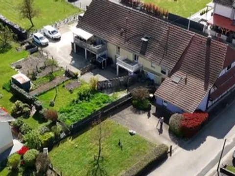 Bé trai 9 tuổi bị cha nhốt trong xe tải hơn 1 năm, lộ chuyện từ 'âm thanh lạ'