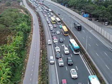 Hà Nội phân luồng giao thông, hướng dẫn di chuyển tránh ùn tắc dịp lễ 30/4 - 1/5