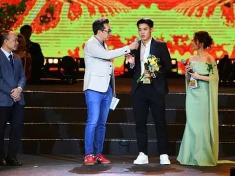 Đình Bắc nhận giải Cống hiến 2026, tuyên bố sẵn sàng xuất ngoại