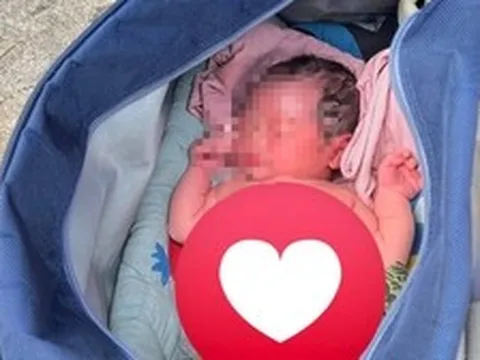 Phát hiện bé sơ sinh còn nguyên dây rốn bị bỏ trong túi xách ở TPHCM