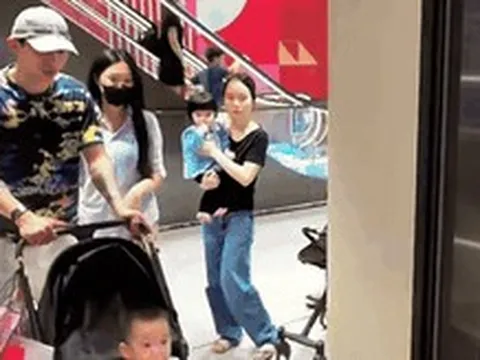 "Team qua đường" gặp Văn Hậu - Doãn Hải My sánh đôi đi TTTM, chàng cầu thủ gây thiện cảm vì 1 hành động tinh tế