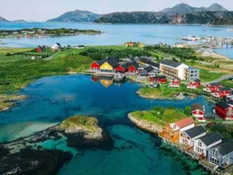 Ngôi làng kỳ lạ ở Na Uy: Mặt trời không lặn 69 ngày, dân sống 'không giờ giấc'