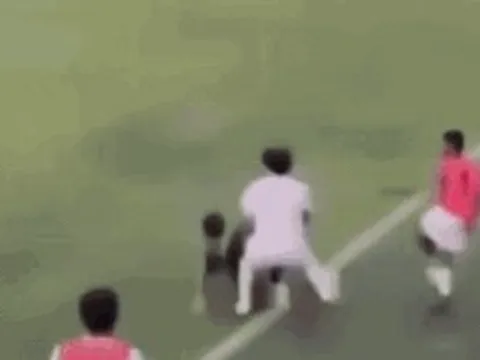 Tuyển thủ từng dự World Cup của Indonesia tung kung-fu triệt hạ đối thủ