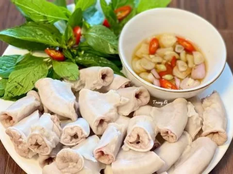 Luộc lòng lợn bao nhiêu phút thì chín và trắng giòn?