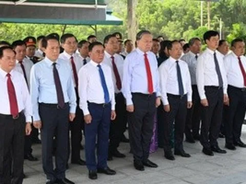 Tổng Bí thư, Chủ tịch nước Tô Lâm dâng hương tưởng niệm Tổng Bí thư Hà Huy Tập tại Hà Tĩnh