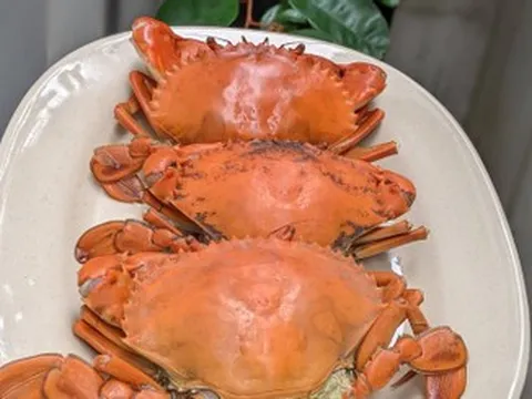 Luộc cua bao nhiêu phút thì chín và không bị rụng càng?