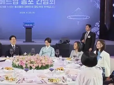 Tổng thống Hàn Quốc chúc mừng Han Sara