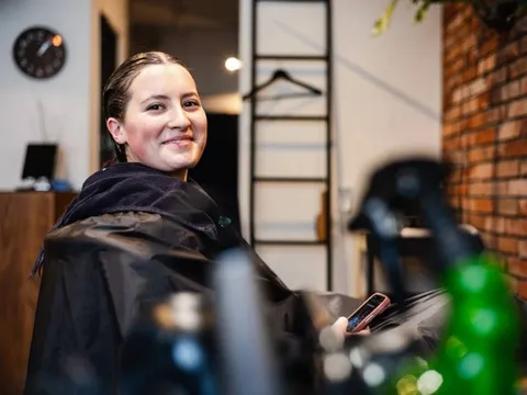 Vì sao khách ngoại đổ xô đến Nhật Bản cắt tóc?