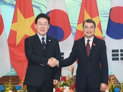 Thủ tướng Lê Minh Hưng hội kiến Tổng thống Hàn Quốc Lee Jae Myung