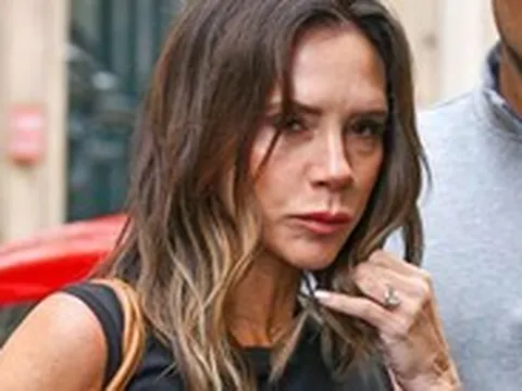 Victoria Beckham thua thảm