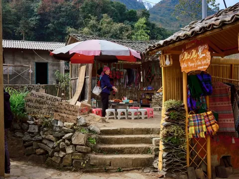 Loạt ồn ào của Lô Lô Chải sau 6 tháng danh hiệu 'tốt nhất thế giới'