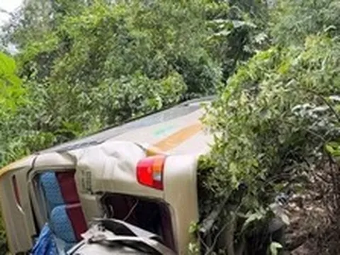 Nhân chứng kể lại giây phút xe khách chở 26 người lao xuống vực sâu ở Sơn La