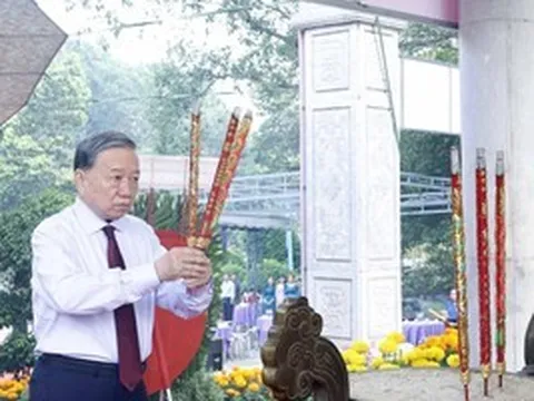 Tổng Bí thư, Chủ tịch nước Tô Lâm dâng hương tại Nghĩa trang Liệt sĩ Tân Biên