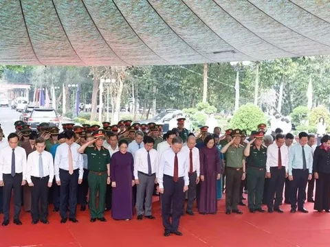 Tổng Bí thư, Chủ tịch nước Tô Lâm dâng hương tưởng niệm các Anh hùng liệt sĩ tại Tây Ninh