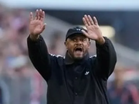 HLV Kompany bị ‘cách ly’ vì án phạt, Bayern gặp khó trước PSG