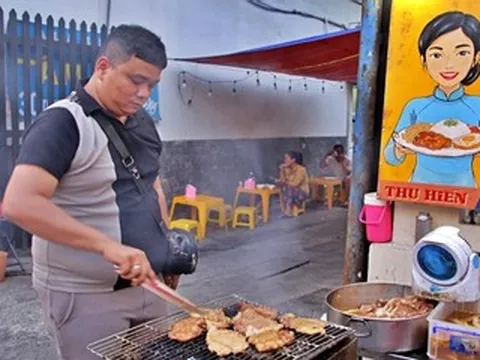 Lý do khiến giám đốc ở TPHCM bỏ việc để mở lại quán cơm tấm bình dân của mẹ