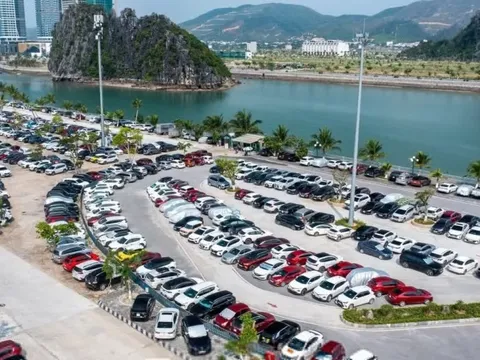 Bến cảng đi Cô Tô, Quan Lạn đông nghịt khách