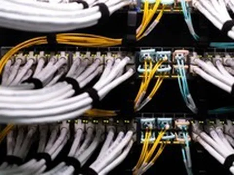 AI bùng nổ toàn cầu, nhưng thế giới lại “khát” 200.000 lao động trong ngành không cần bằng đại học