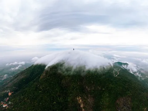 Ban quản lý núi Bà Đen cảnh báo leo núi vào mùa mưa