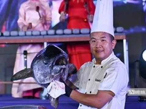 Tận mắt xem phi lê cá ngừ đại dương 50 kg phục vụ du khách ở Đắk Lắk